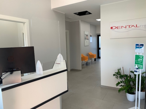 Foto Dentaltre Studi Odontoiatrici Sas di Invernizzi Dario (Certosa)
