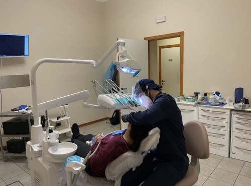 Foto Akhyari Dr. Studio Dentistico H 24 Ancona