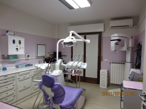 Foto Studio Dentistico Dr.ssa Vannetti M. Rita - Odontoiatria, implantologia, protesi, medicina estetica