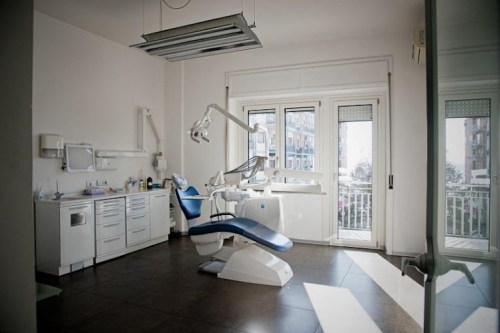 Foto Studio Odontoiatrico Prof. Dottor Gaetano Pisano - Implantologia dentale - Invisalign