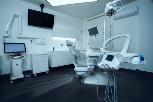 Foto Dental Care S.r.l. - Direttore Sanitario Dott. Giovanni Castorina