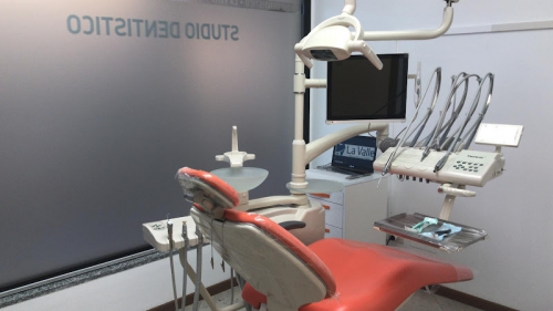 Foto STUDIO DENTISTICO POLIAMBULATORIO LA VALLE srl Dott. Amirano Campana Foto STUDIO DENTISTICO POLIAMBULATORIO LA VALLE srl Dott. Amirano Campana