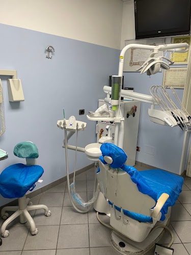 Foto Studio Dentistico Dr. Rizza Antonio - Dentista Milano Foto Studio Dentistico Dr. Rizza Antonio - Dentista Milano