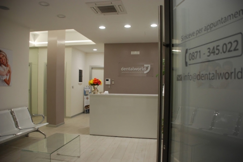 Foto DENTALWORLD - ODONTOIATRIA ED ESTETICA DEL SORRISO Foto DENTALWORLD - ODONTOIATRIA ED ESTETICA DEL SORRISO
