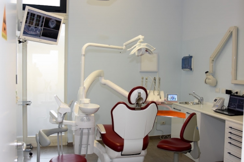 Foto Studio Dentistico Dr. Emilio Corvino Centro di Terapia Parodontale e Implantare