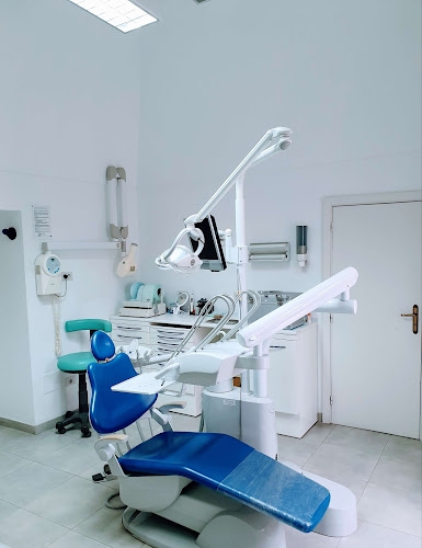 Foto Studio Dentistico Carrozzo-Ortodonzia Implantologia Protesi Chirurgia