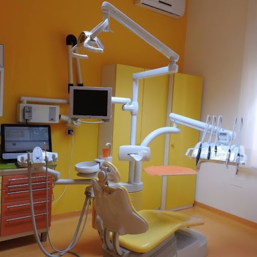 Foto Dott. Fusca' Vincenzo Odontoiatra - Vibo Valentia - Invisalign Platinum provider - Dottore di Ricerca