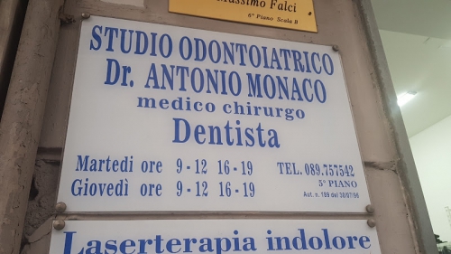 Foto MONACO Dott. ANTONIO Medico Chirurgo Odontoiatra LASERTERAPIA INDOLORE