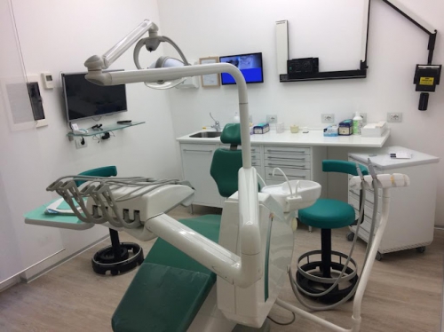 Foto Ambulatorio Dentistico Studio 3 S.R.L. Foto Ambulatorio Dentistico Studio 3 S.R.L.