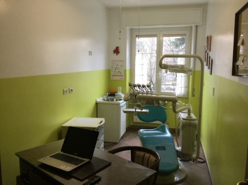 Foto Studio Dentistico Dott. Monaja Roberto e Dott. Monaja Stefano Cure ed estetica dentale