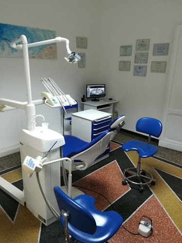 Foto Studio Dentistico Dr. Giancarlo Zambitto - Dentista Genova Sampierdarena